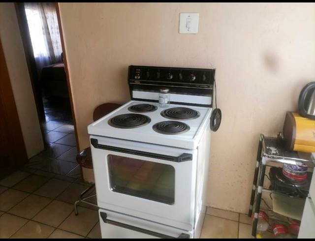 2 BEDROOM HOUSE FOR SALE IN SOTHO SECTION